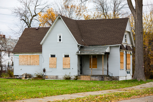 Selling distressed homes may be quite a challenge.